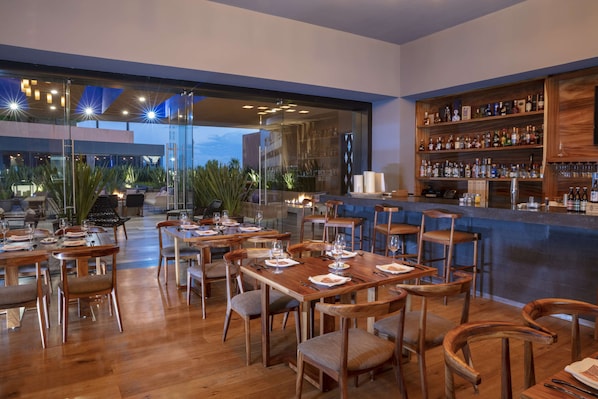 2 restaurants, breakfast, lunch, dinner served; Mexican cuisine