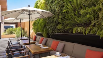 2 restaurants servant le petit déjeuner, spécialités Cuisine mexicaine