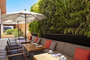 2 restaurants, breakfast, lunch, dinner served; Mexican cuisine - Hyatt Centric Campestre Leon (León)