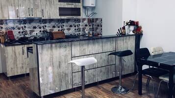 Standard-Doppelzimmer | Eigene Küche | Großer Kühlschrank, Mikrowelle, Ofen