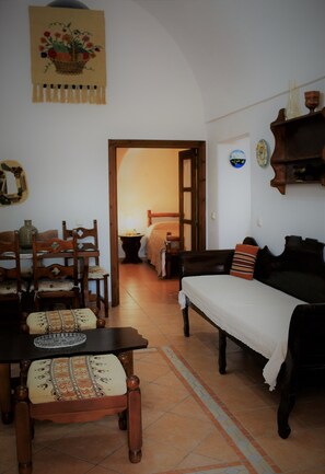 Interior - My Catsle Cave est 1899 (Santorini)