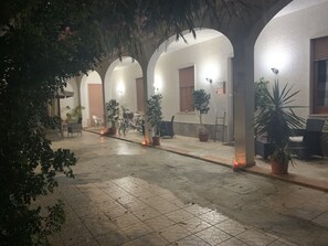 Front of property - Valentina Lovely Rooms (Misiliscemi)