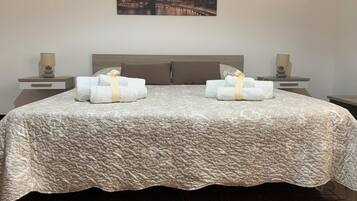 Phòng đôi Deluxe | Minibar, bàn, truy cập Internet không dây miễn phí, bộ trải giường