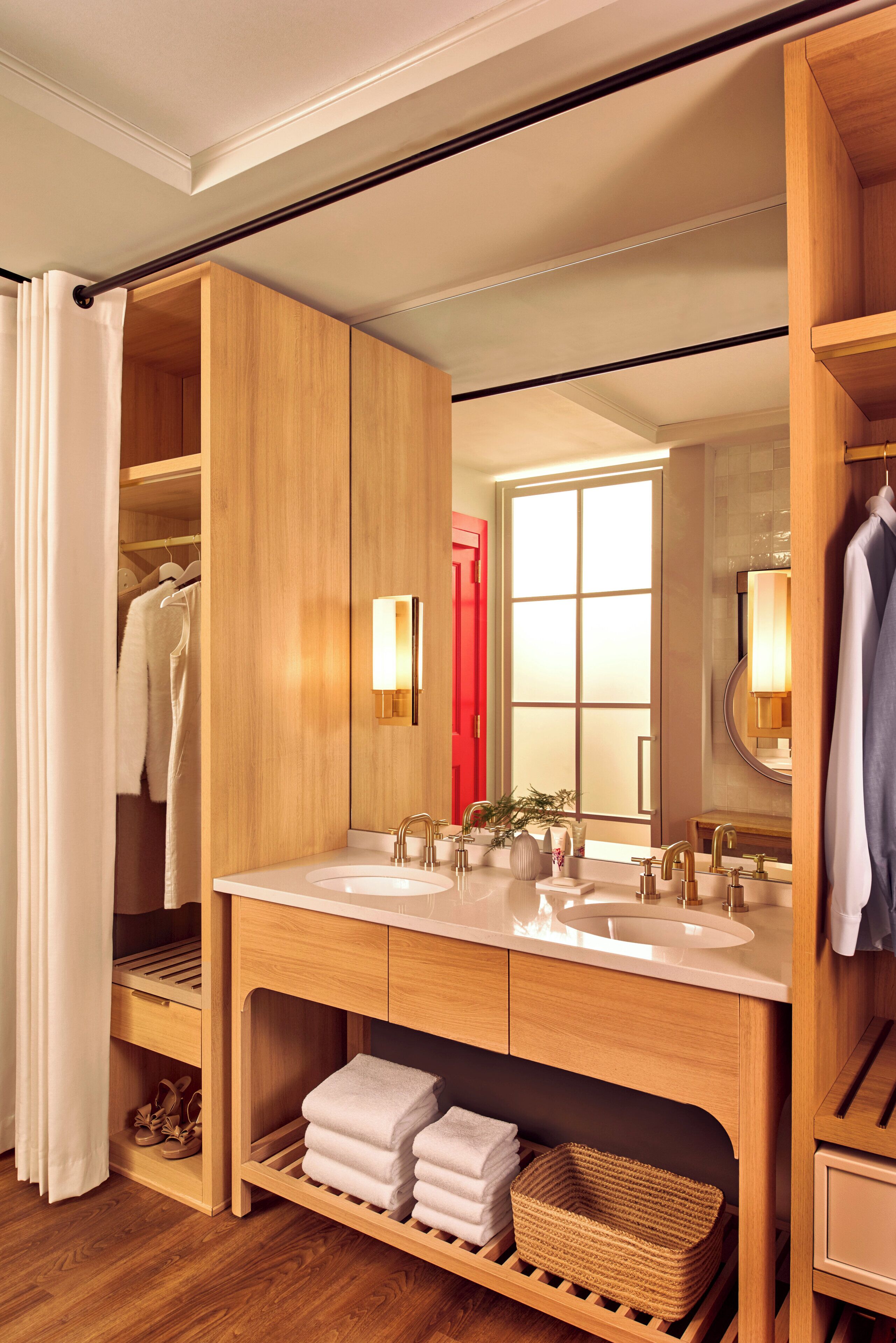 hypo-allergenic bedding, minibar, in-room safe, laptop workspace