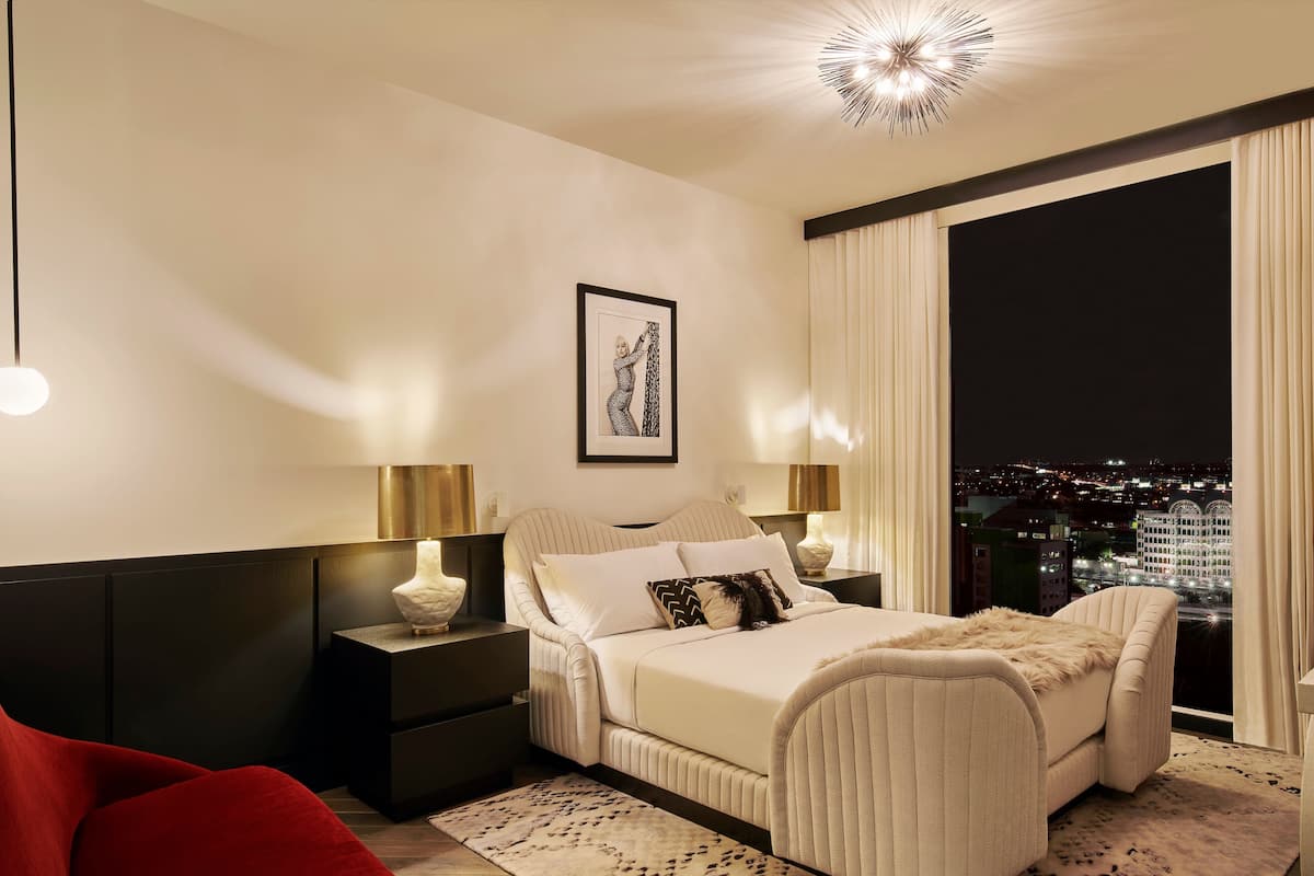 Hypo-allergenic bedding, minibar, in-room safe, laptop workspace