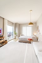 Hypo-allergenic bedding, minibar, in-room safe, laptop workspace