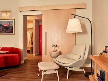 Hypo-allergenic bedding, minibar, in-room safe, laptop workspace at Virgin Hotels Dallas