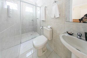 Bathroom - Bombinhas Praia Apart - Rua Corrupião (Bombinhas)