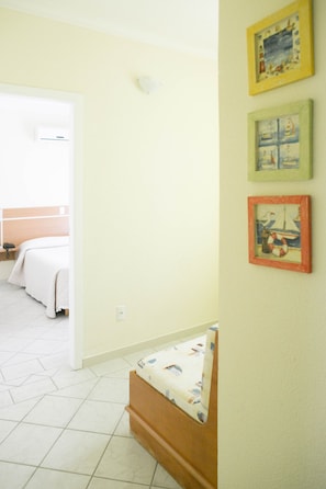 Family Suite, Balcony | Cofres nos quartos, Wi-Fi de cortesia, roupa de cama
