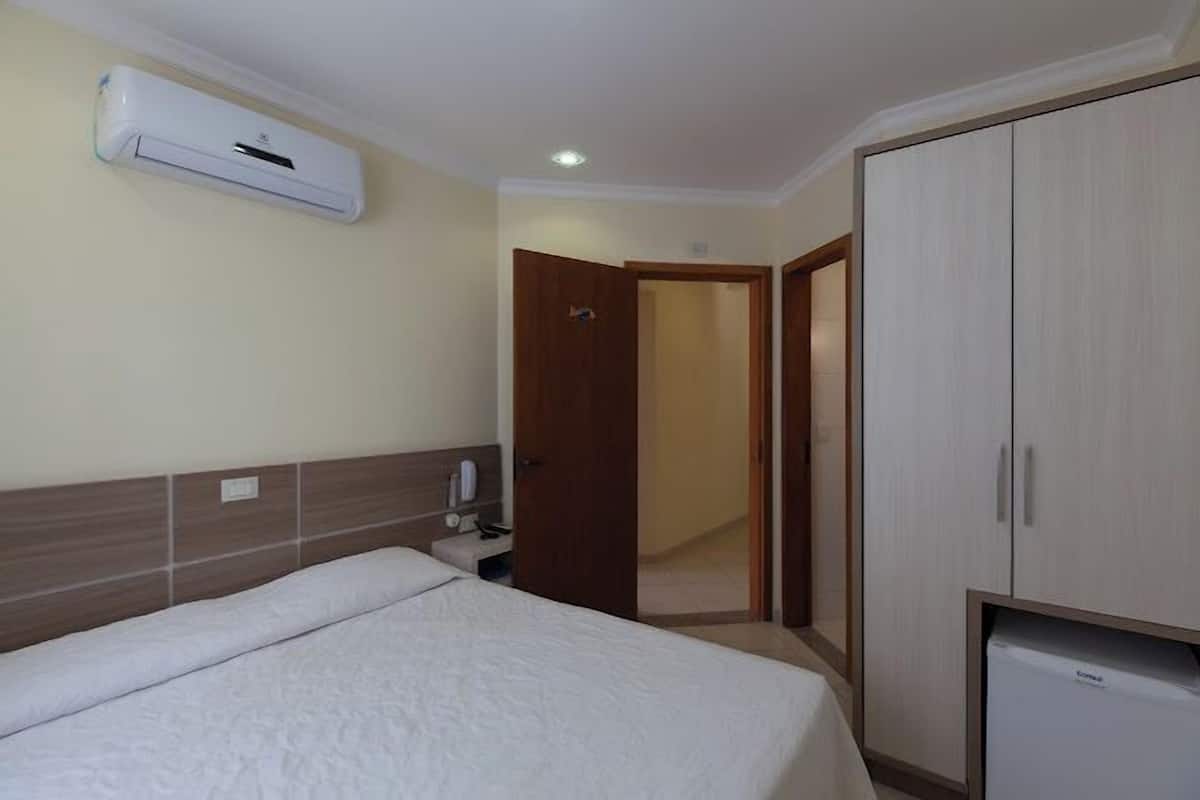 Standard Double or Twin Room | 1 camera, una cassaforte in camera, Wi-Fi gratuito, lenzuola