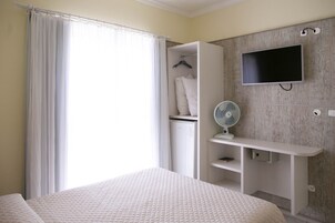 Family Suite, Balcony | Caja fuerte, wifi gratis, ropa de cama