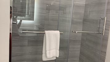 Dusche im Bad