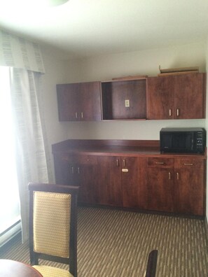 Coffee/tea maker - Foxwood Inn & Suites (Fox Creek)