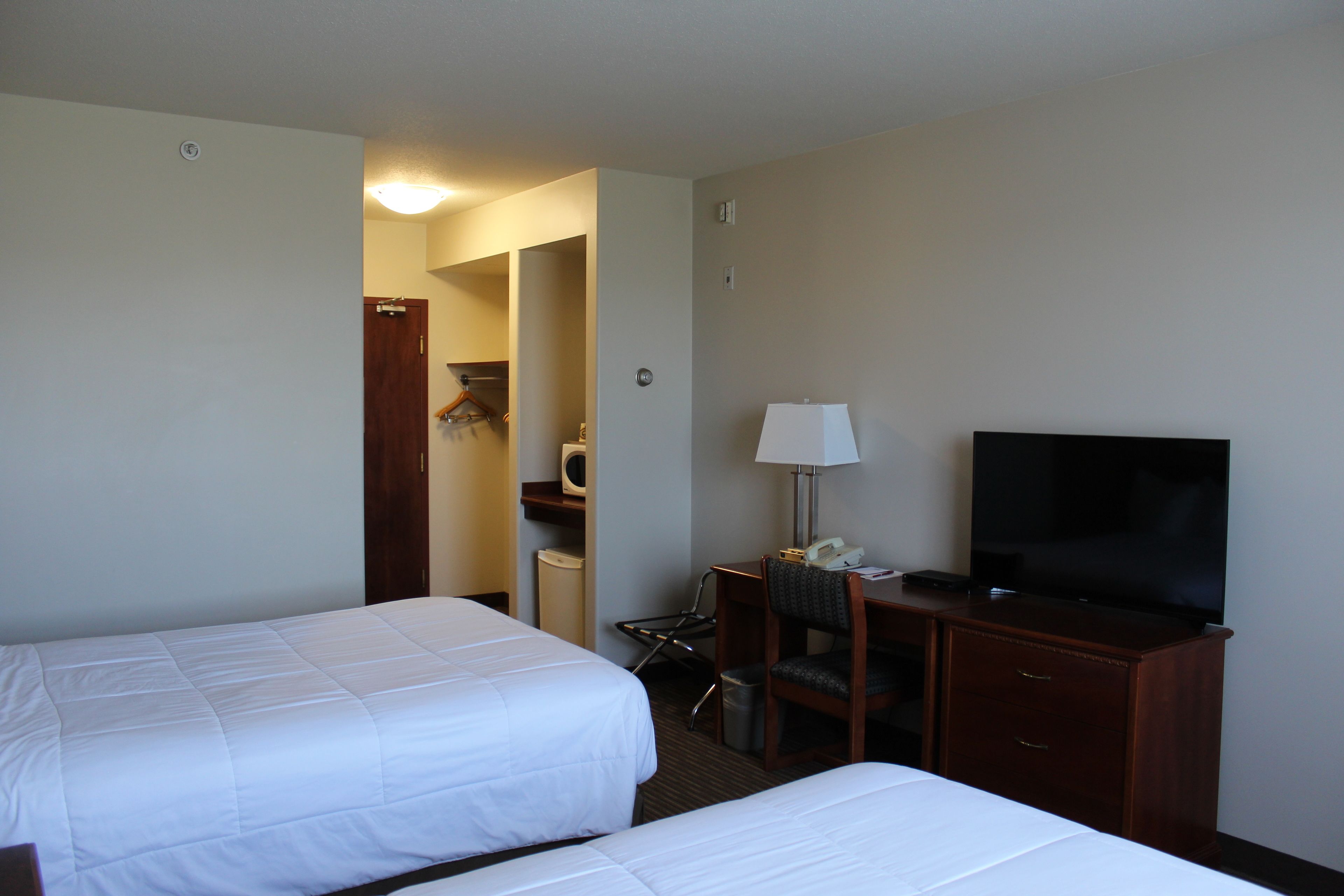 43-inch led tv with cable channels, tv, mp3 dock