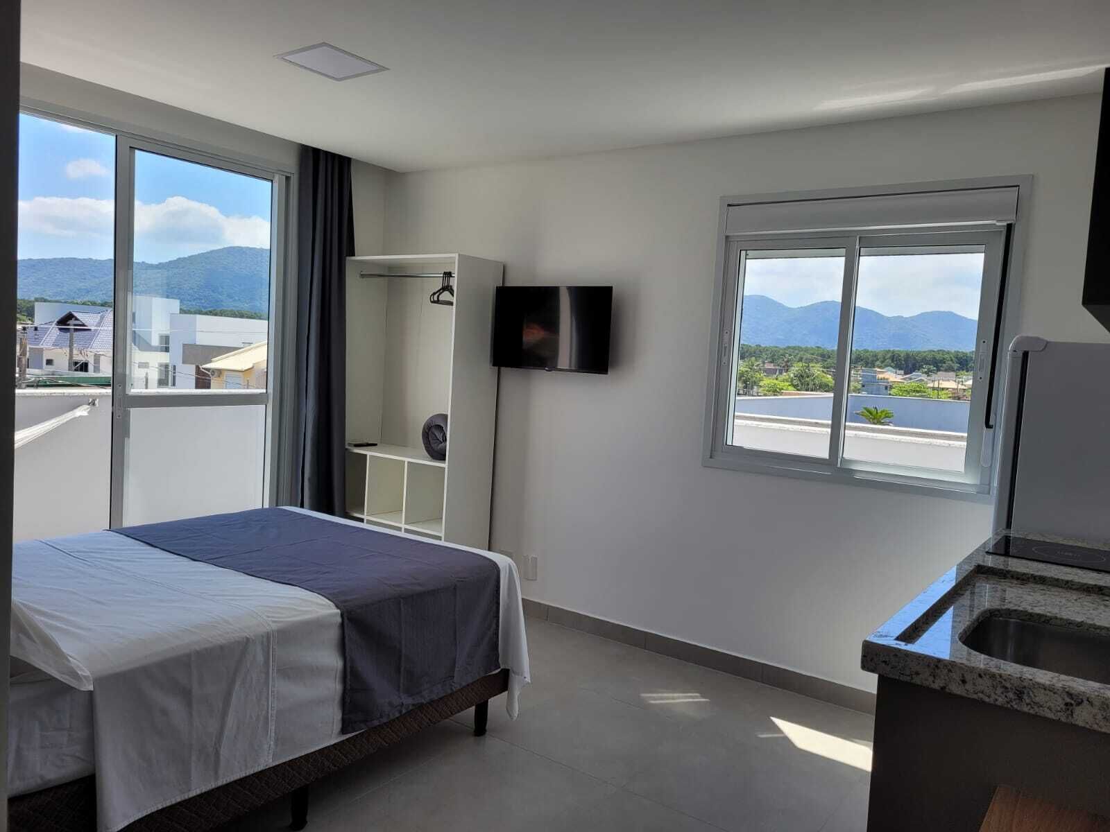Ropa de cama de alta calidad, colchones con efecto memoria y minibar 