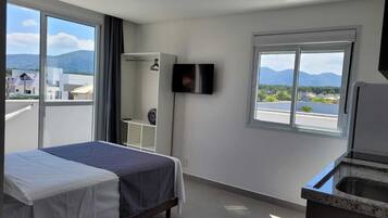 Ropa de cama de alta calidad, colchones con efecto memoria y minibar