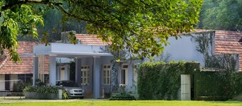 Yksityinen huone ylellisessä bungalowissa