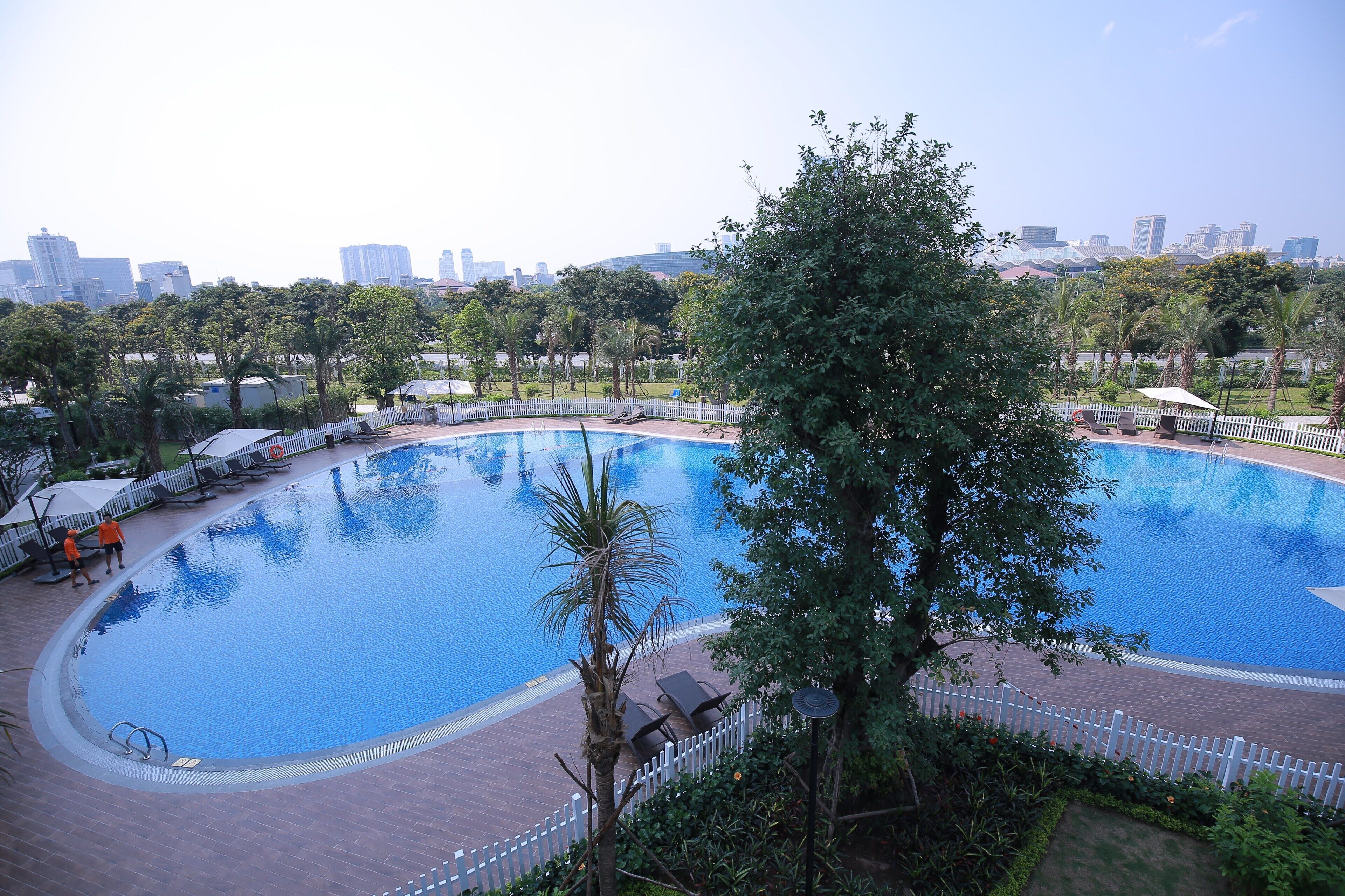 Indoor pool, outdoor pool