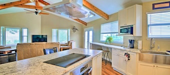 Del Rio Home w/ Lake Access & Boat Storage!