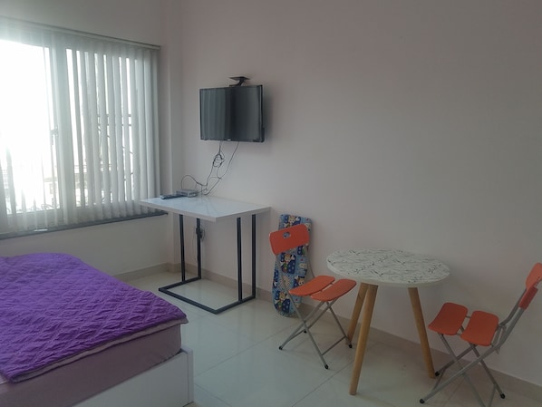 1 habitación, escritorio y wifi