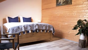 3 bedrooms, desk, free WiFi, bed sheets