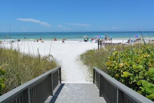 Siesta Key - 2BR - Rantahotelli Crescent Beachillä - Lämmitetty uima-allas - Tennis Ct