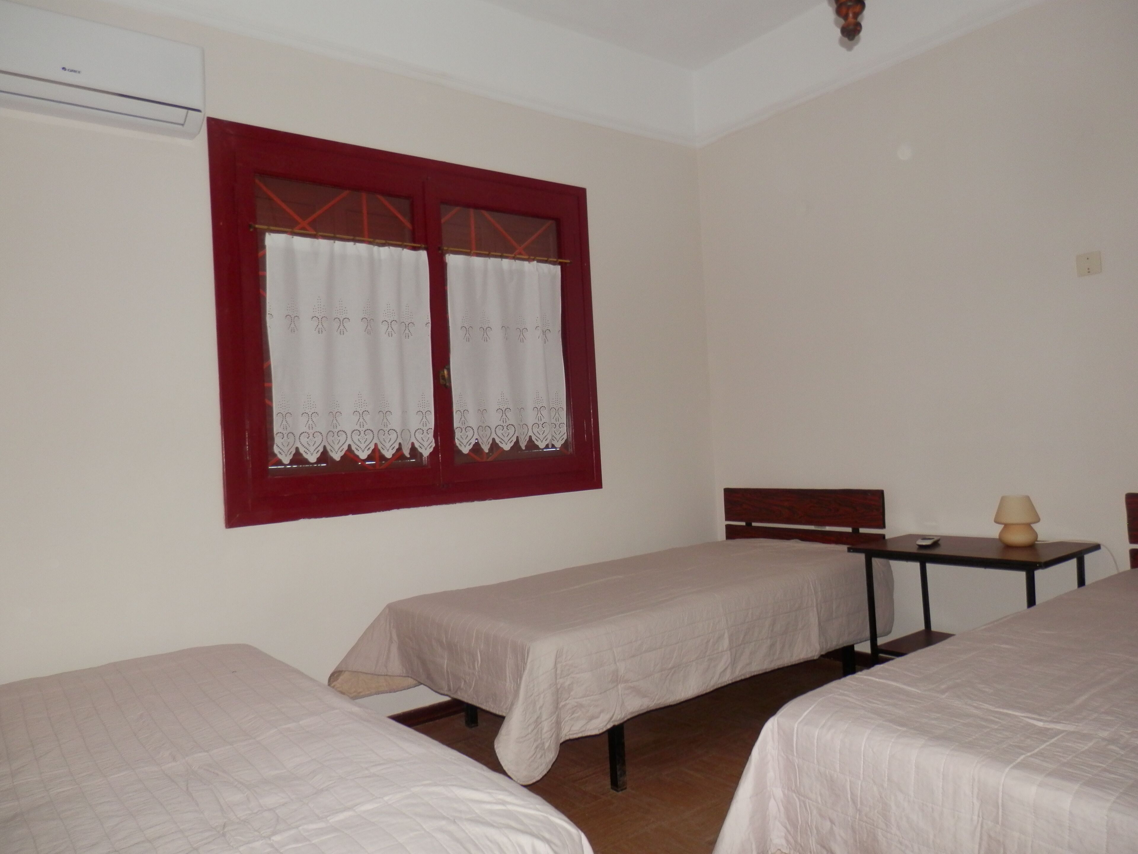 2 slaapkamers, een strijkplank/strijkijzer, gratis wifi, beddengoed