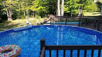 Een verwarmd zwembad