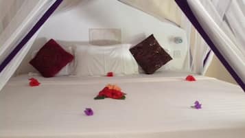 4 bedrooms, in-room safe, WiFi, bed sheets