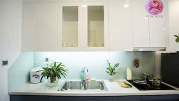 Geladeira, micro-ondas, fogão, cooktop