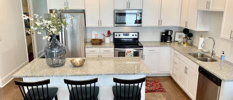 Refrigerador, microondas, horno, placa de cocina