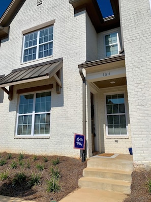 Exterior detail - New, clean, and spacious 3 br/3 .5 ba Oxford condo! (Oxford)