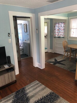 Unclassified image, 4 of 17, button - Bindy’s Bungalow Your Secret Oasis (Gulfport)