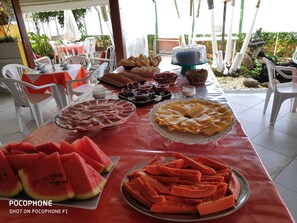 Outdoor dining - CHALE - SAPE BEACH - SPRING NIGHT (Lagoinha)