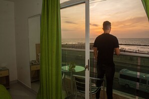 高档床上用品、办公桌、隔音、免费 WiFi