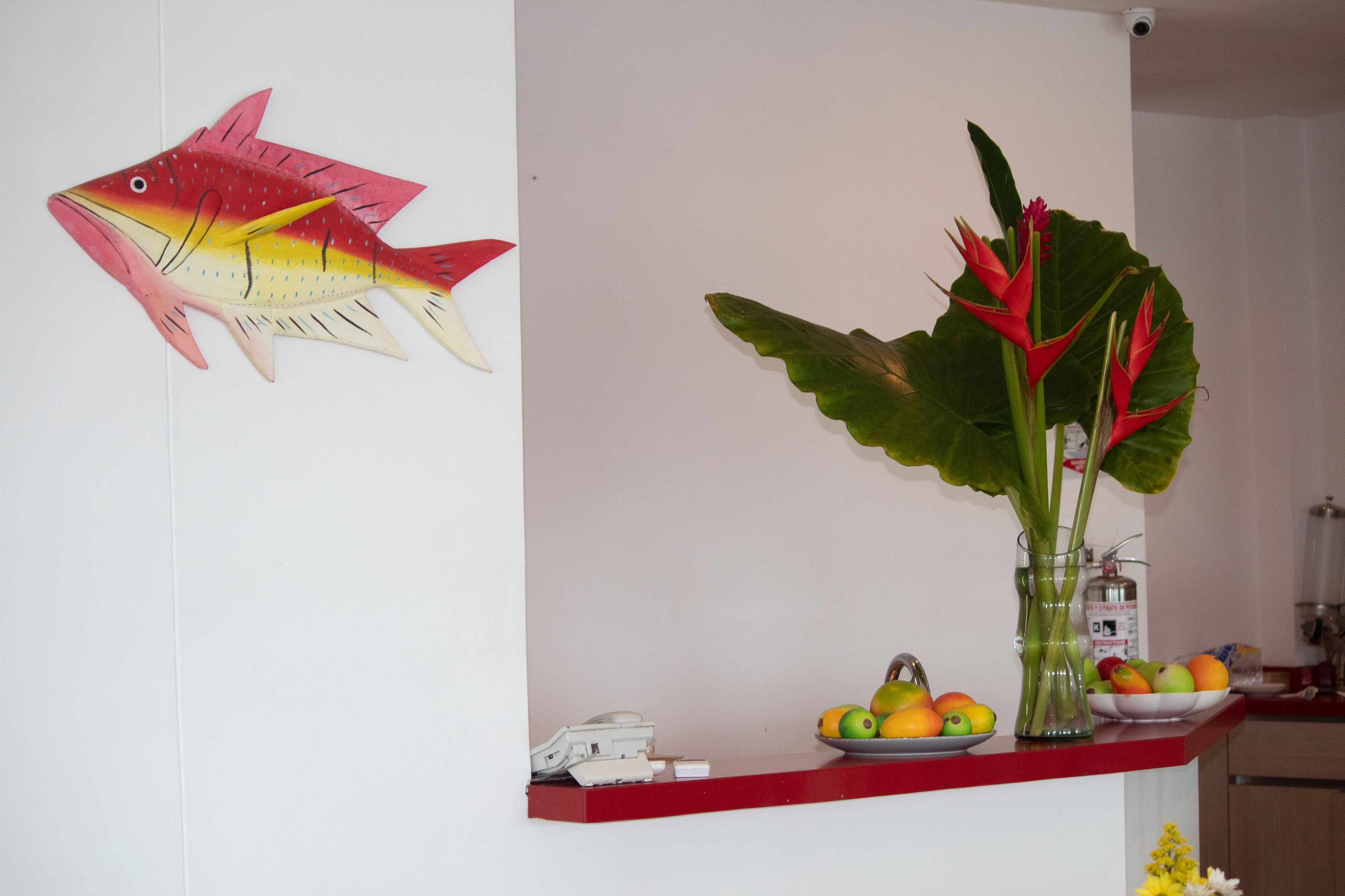 breakfast, lunch, dinner served; international cuisine