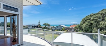 Sea Shells By The Shaw  - Waihi Beach Holiday Home