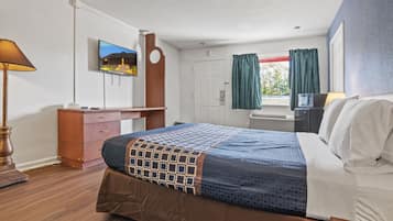 Deluxe Room, 1 King Bed, Non Smoking