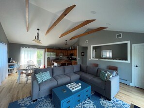Smart TV, fireplace, DVD player