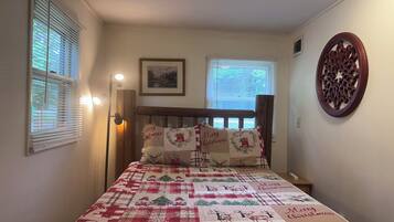 Bedroom with queen size bed