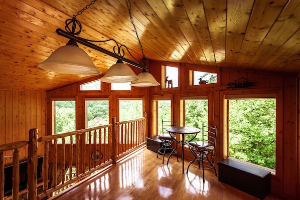 Dining - 2BR 2BTH PRIVATE, HOT TUB POOL TABLE (Sevierville)