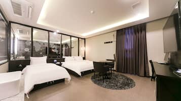 Deluxe İki Ayrı Yataklı Oda | 2 yatak odası, masa, güneşlik/perde, ses yalıtımı