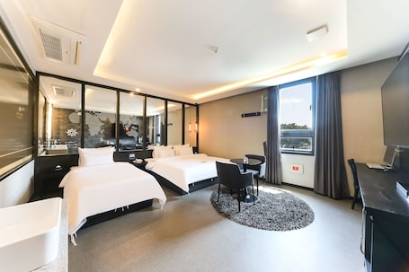 Deluxe Twin Room. Le Idea Hotel