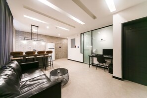 Penthouse | Coin séjour | Télévision à écran plat, ordinateur