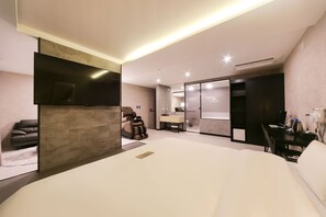 Quarto luxo | Escrivaninha, cortinas blackout, quartos à prova de som