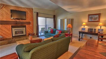 Traditional Condo | Living area