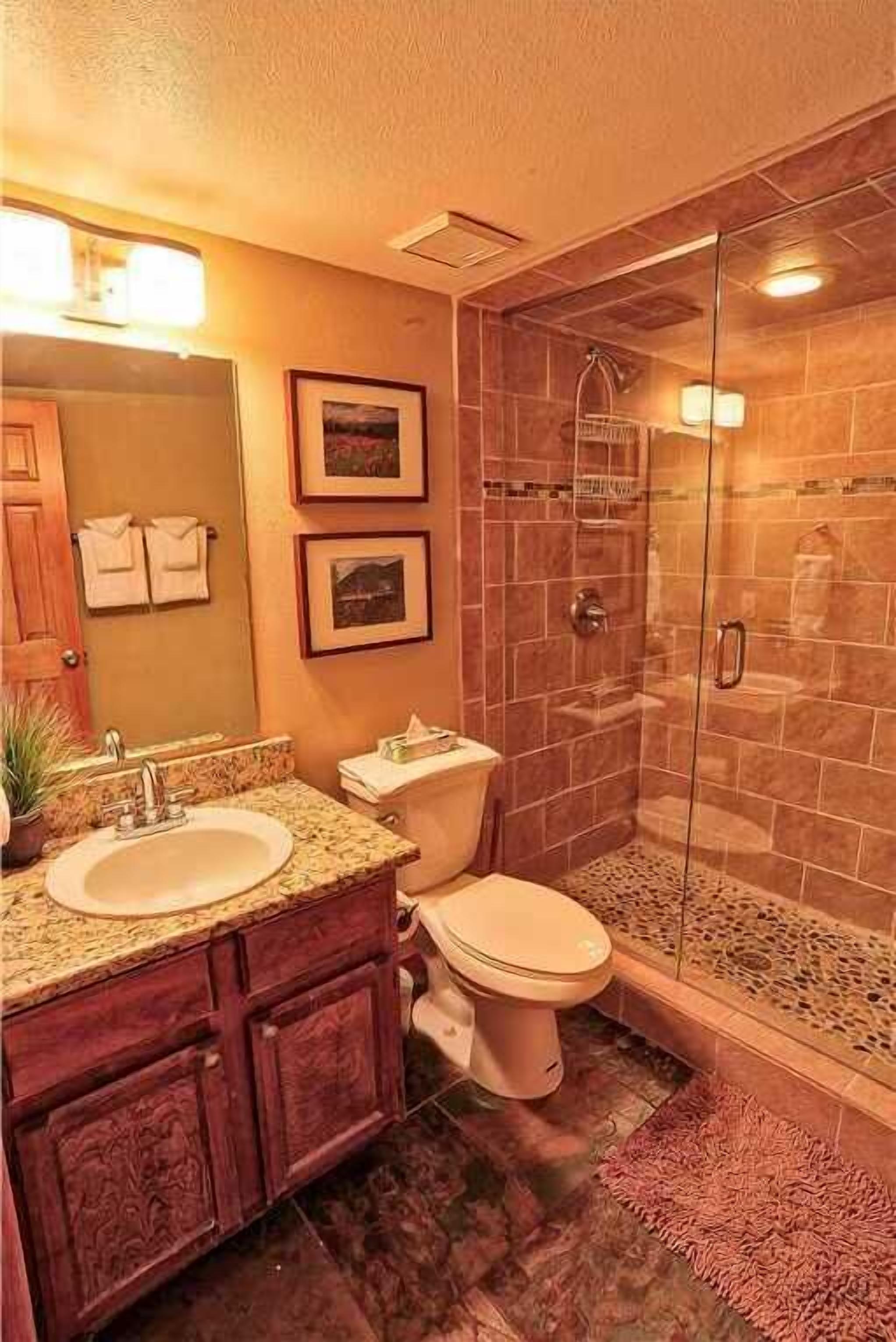 Traditional Condo | Bathroom | Towels