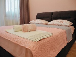 1 bedroom, iron/ironing board, WiFi, bed sheets