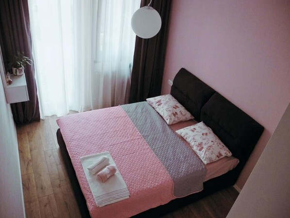 1 bedroom, iron/ironing board, WiFi, bed sheets