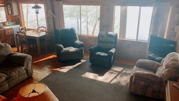 Een smart-tv, een dvd-speler en een filmbibliotheek